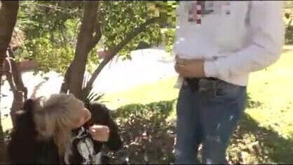 Yunnox gives pussy public park