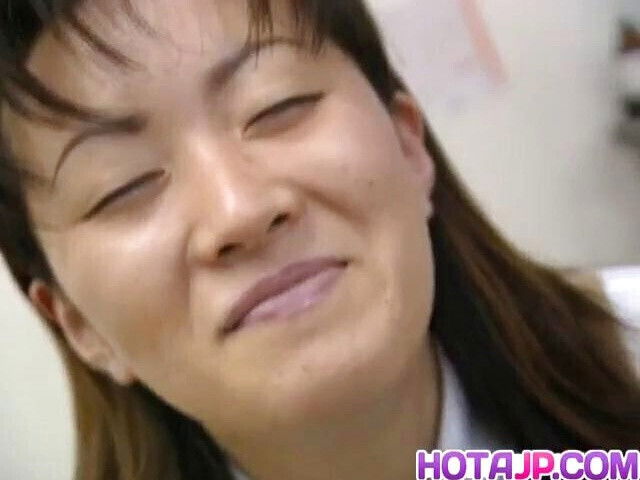 Saki Shiina hairy cunt measured sucks doctor’s phallus