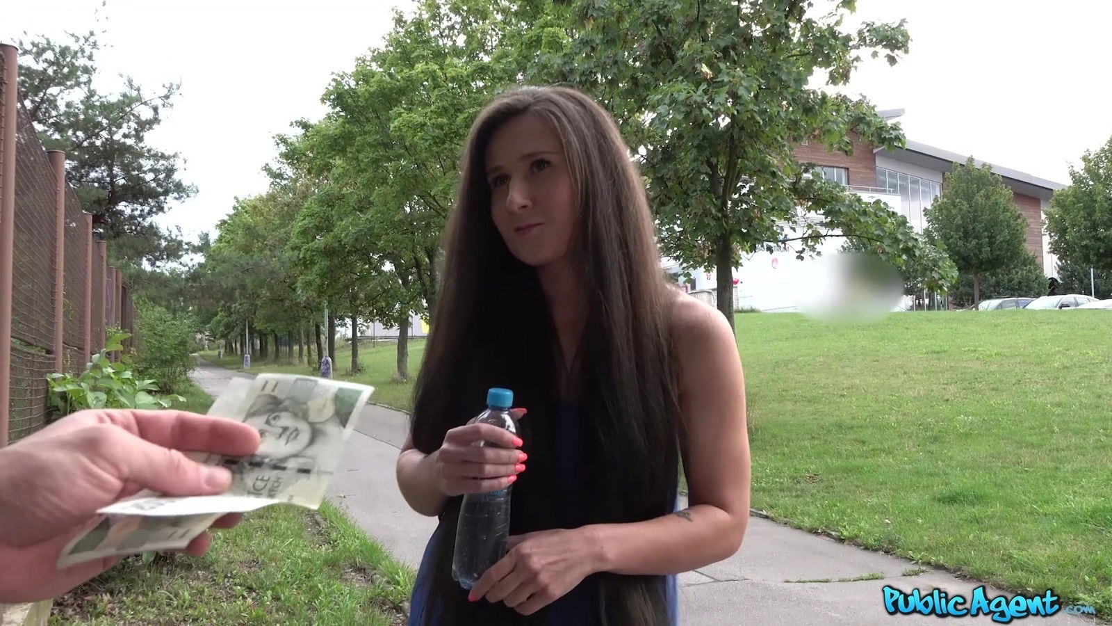 video amateur Lara having outdoors money