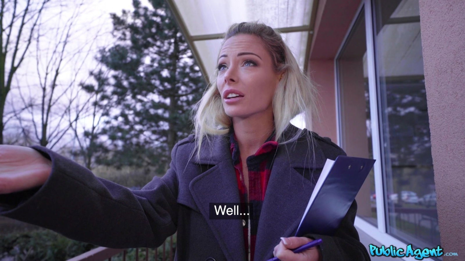 Skinny blondie Isabella Deltore gets fucked large dick stranger