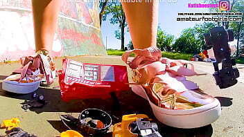 Kati&acute_s crush, trample, giantess, crushing toys, stomping plastic car, crush car, sneaker toy, toycrush, plastic