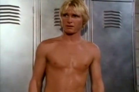 Sporty Kamasutra Style - The Indian Headstand