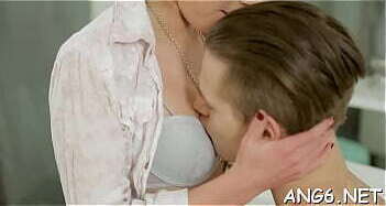 Sultry lady Angie blowing schlong