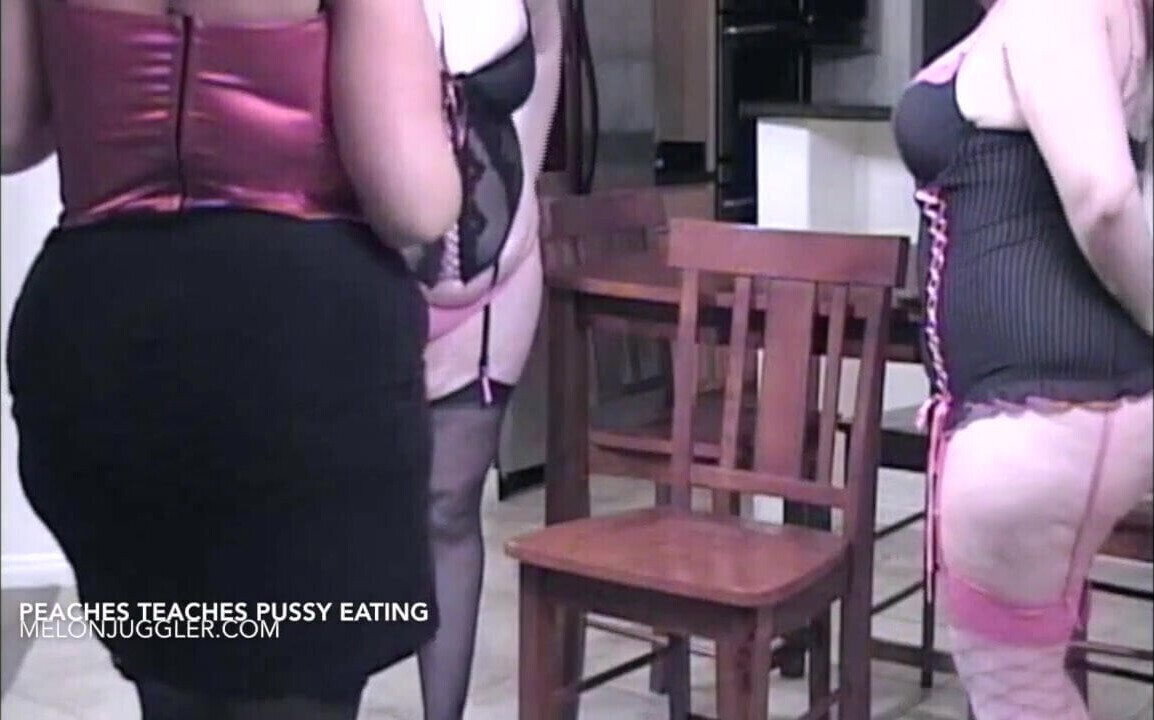 Three bodacious eating each other’s pussies