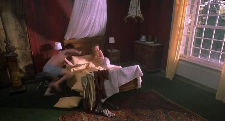 Julie Delpy in An American Werewolf In Paris (1997)