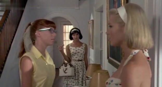 Bridget Fonda,Phoebe Cates in Shag (1989)