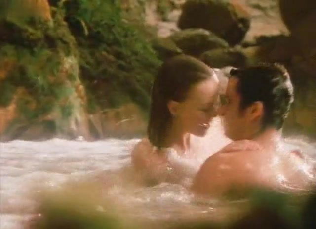 Alice Krige,Laura Harris,Lynne Adams in Habitat (1997)