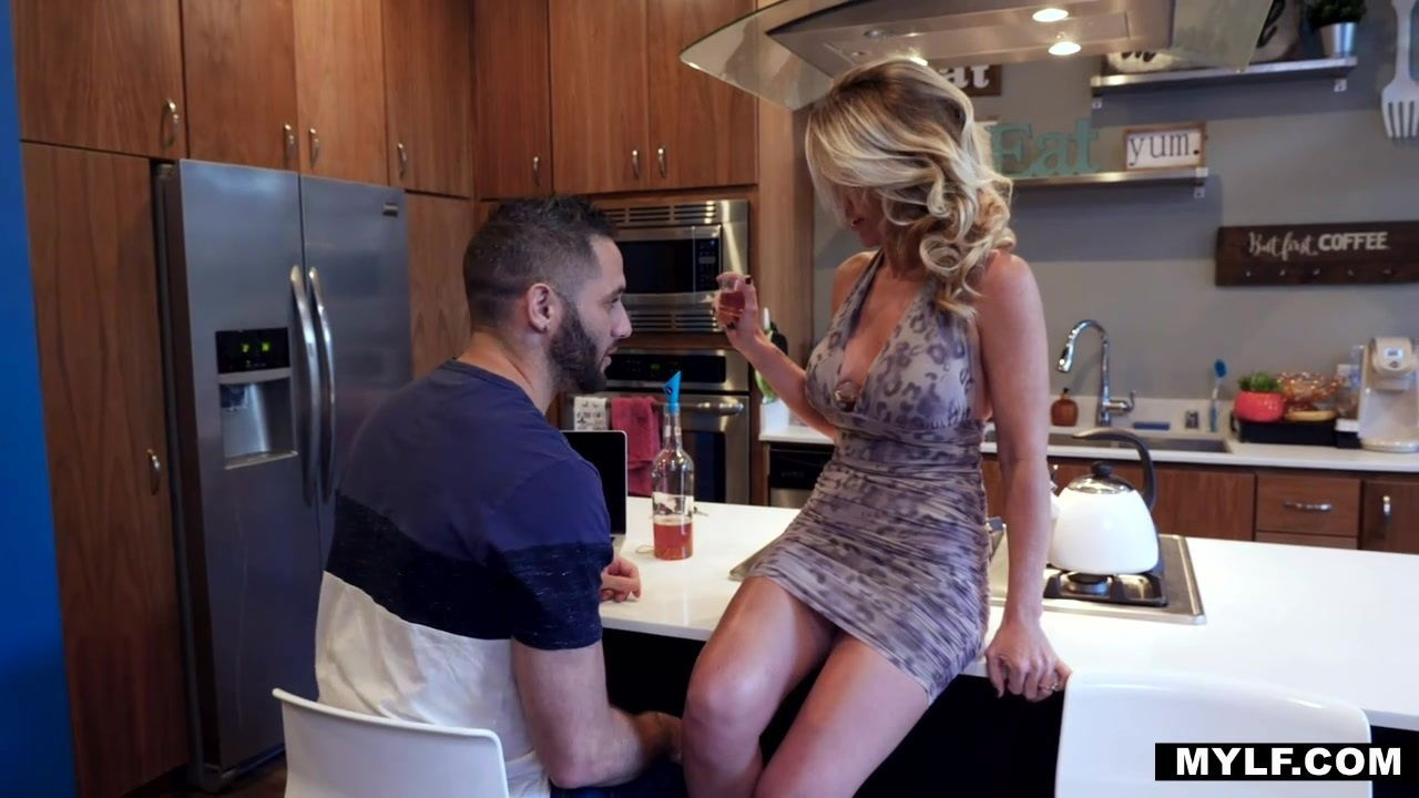 Lustful bottomed housewife Prestyn rides strong kitchen