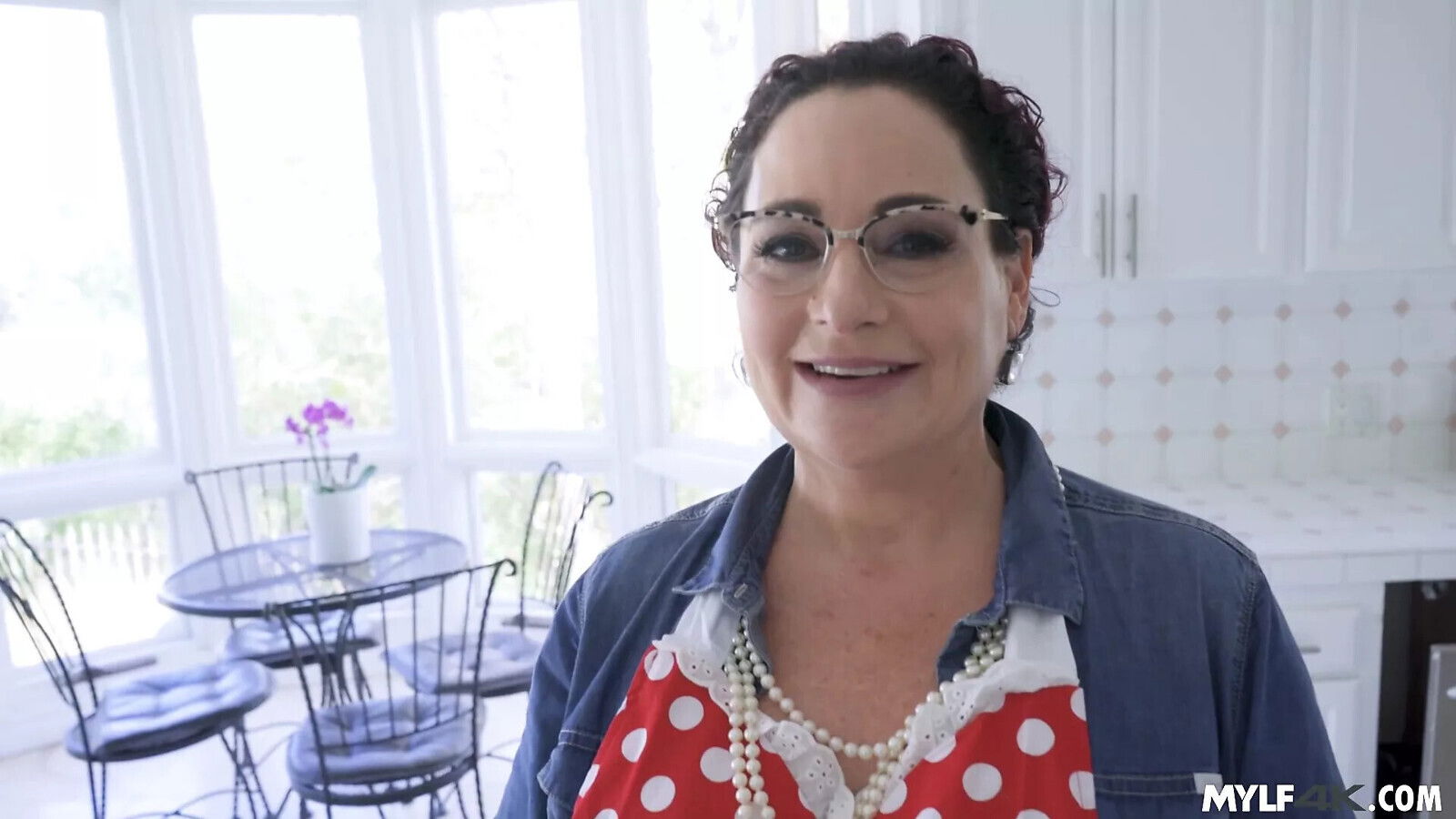 Finding sexy pics MILF using