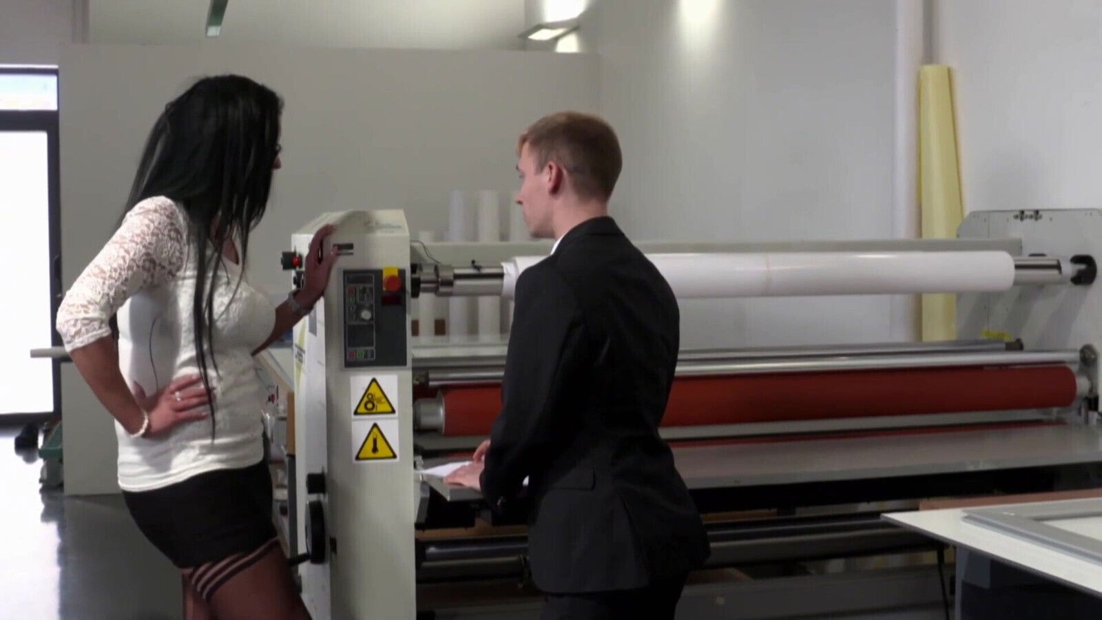 Vivian Skylight Druckerei hart gefickt