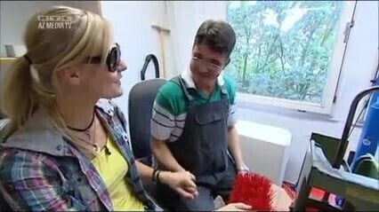 Blind pretender girl