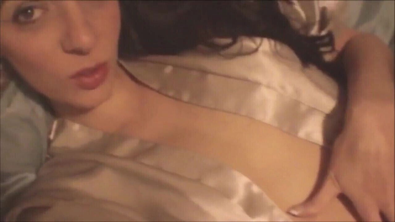 Beautiful Canadian milf rubs herself lover