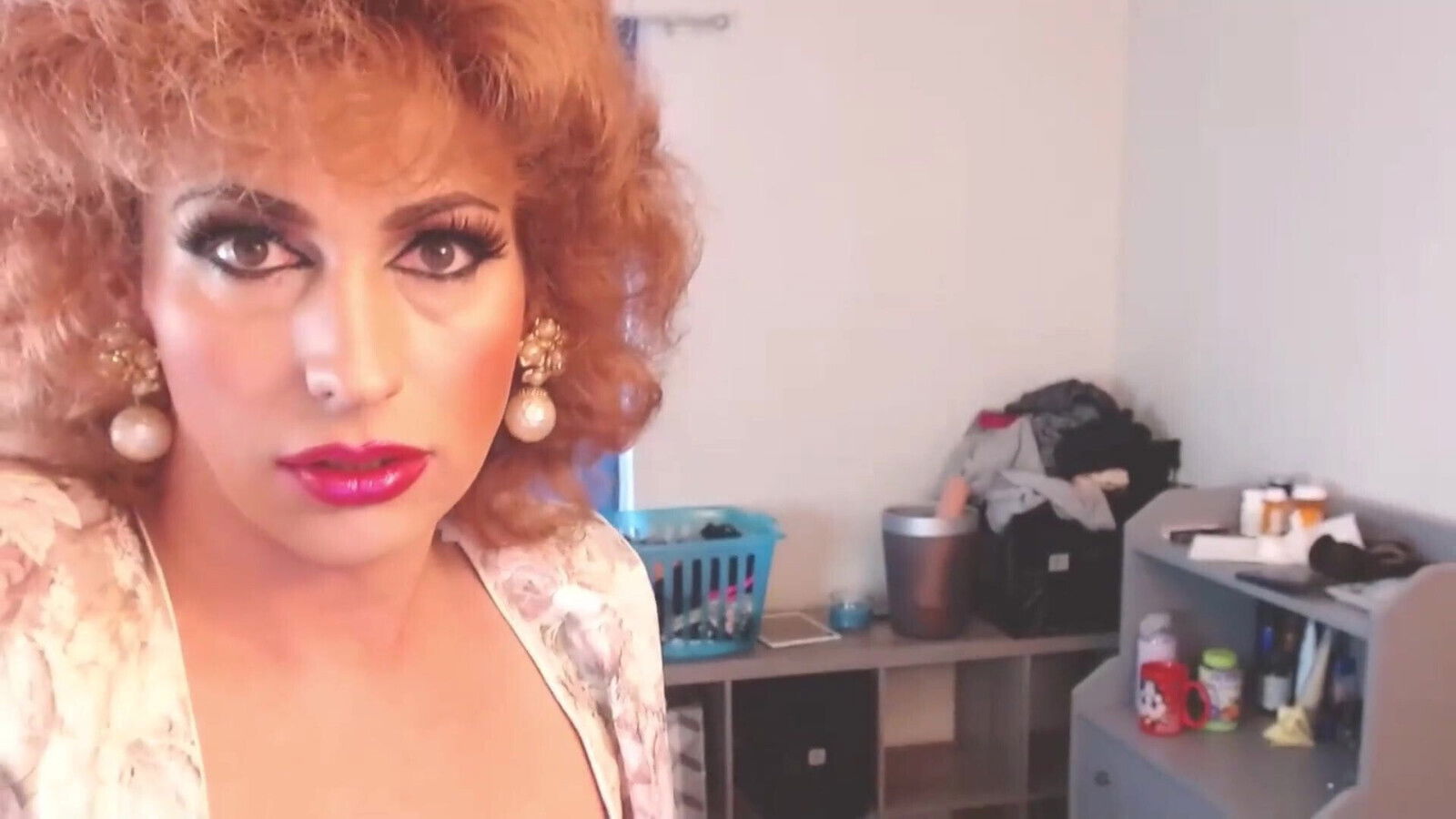 Amazing Milf cums your face