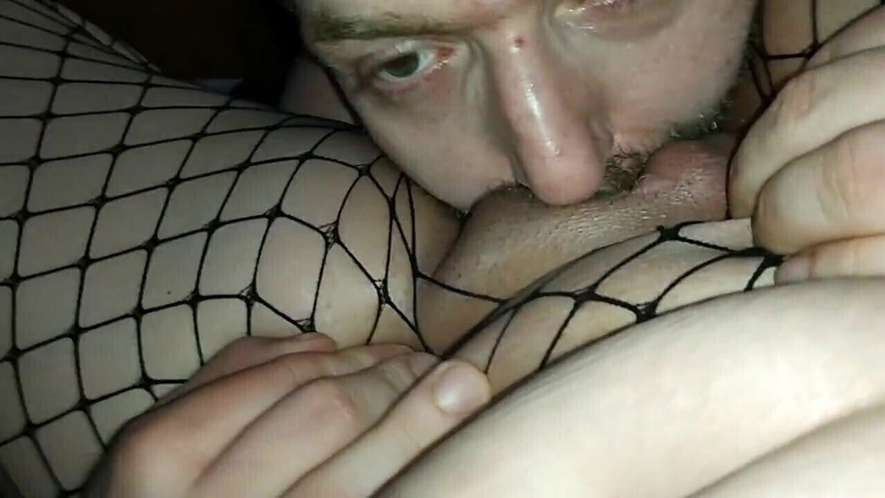 eating this pregnant pussy