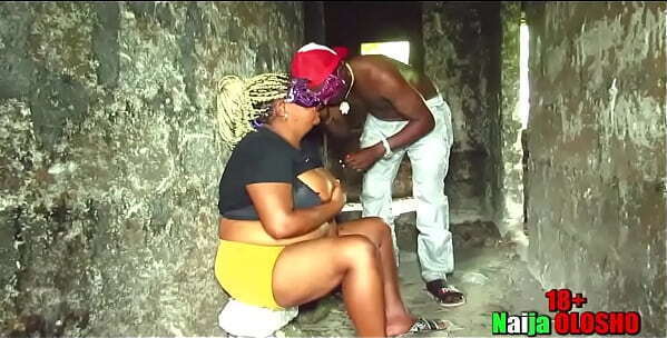 Lucky caught milf masturbating uncompleted building milf offered this