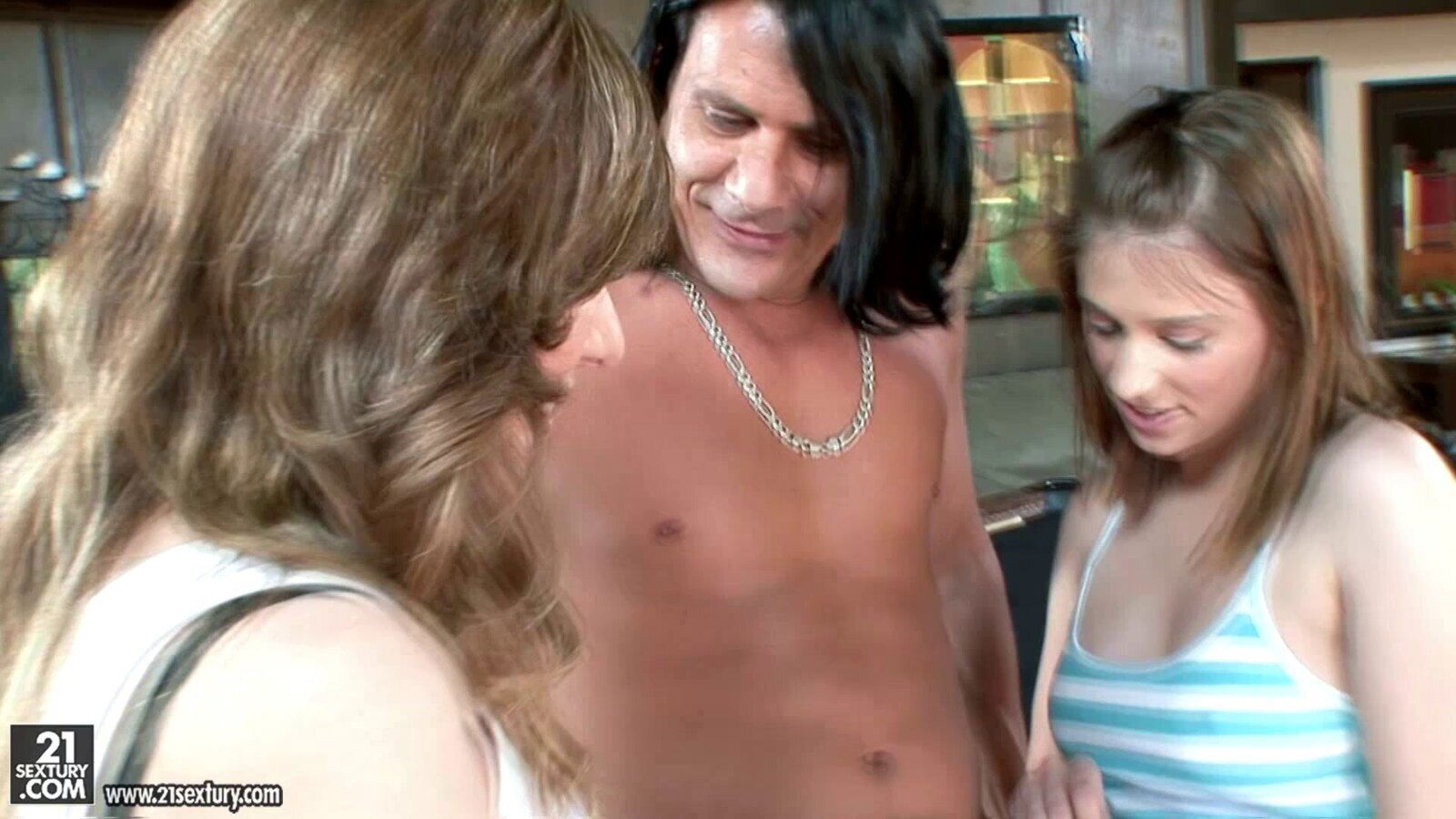 Closeup video amateur threesome with natural boobs Roma Smith