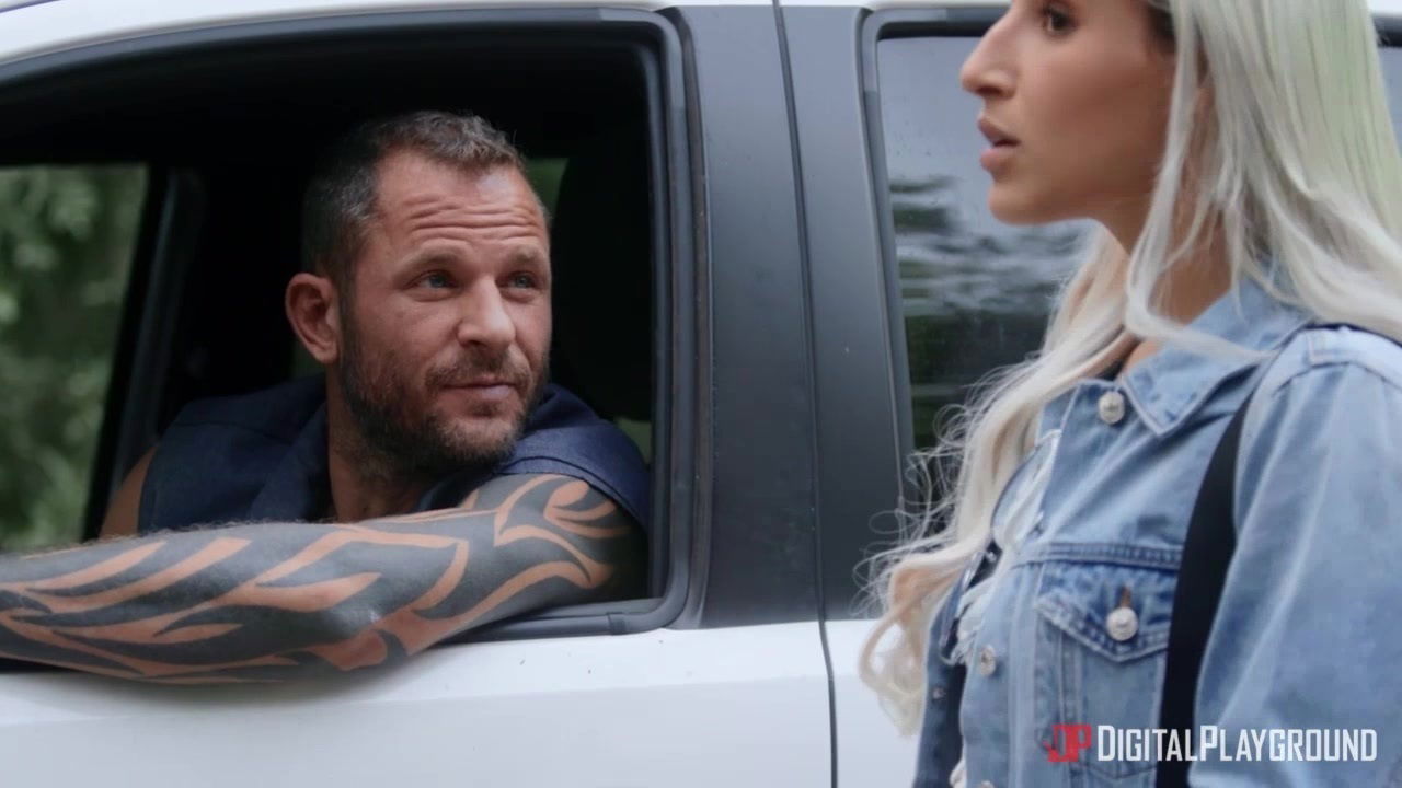 Sporty blonde seduced Scott into fucking cunt