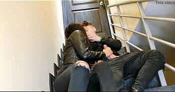 COJO ESCALERAS ULTIMO PISO DEPARTAMENTO INVITA COJER HABITACION