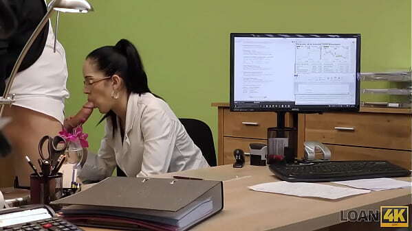 LOAN4K. Stranger, travaille dans bureau pr&ecirc_t, satisfait fille pour sexe