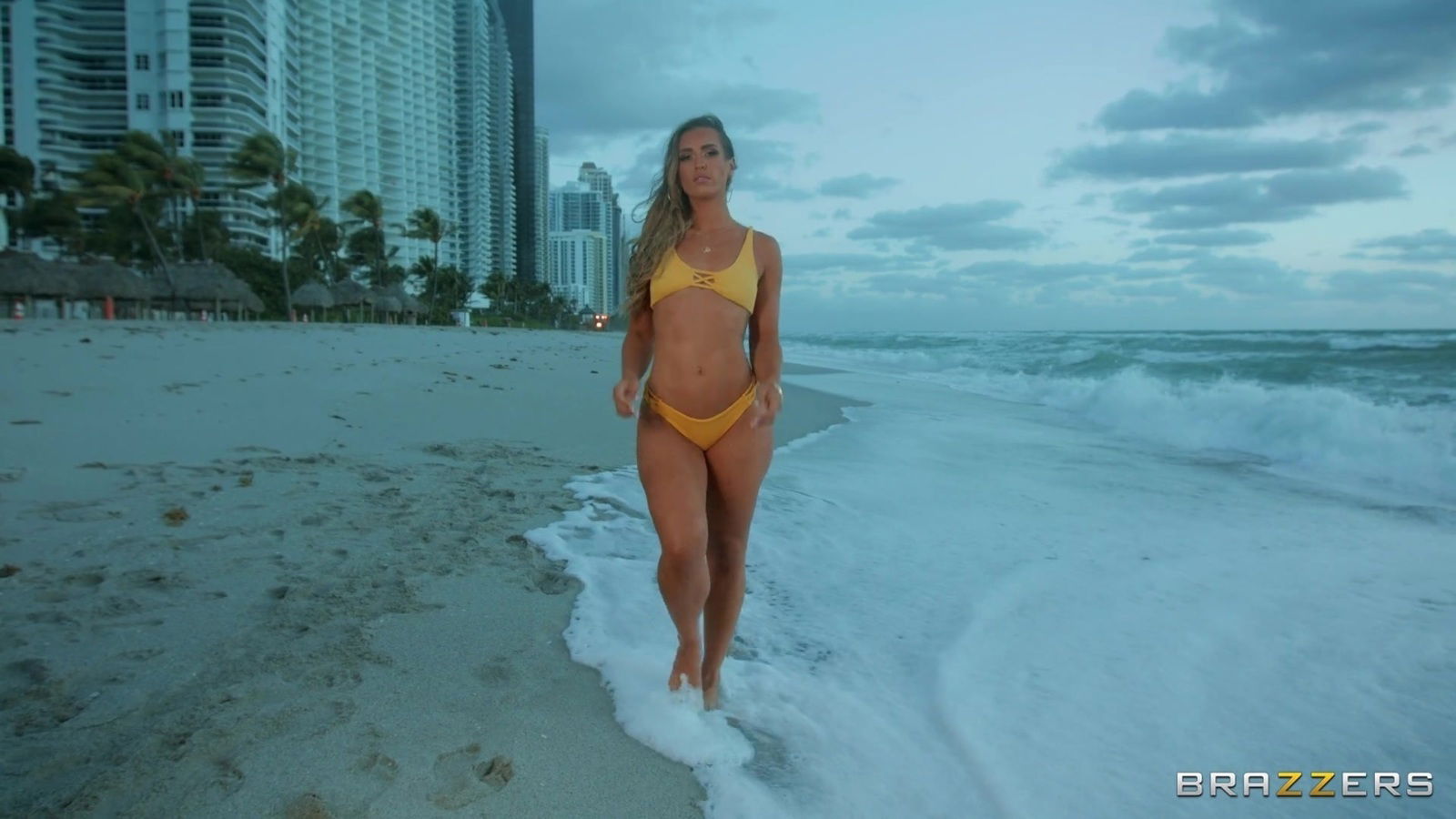 Provocative pornstar Kelsi Monroe fishnet gets fucked butt