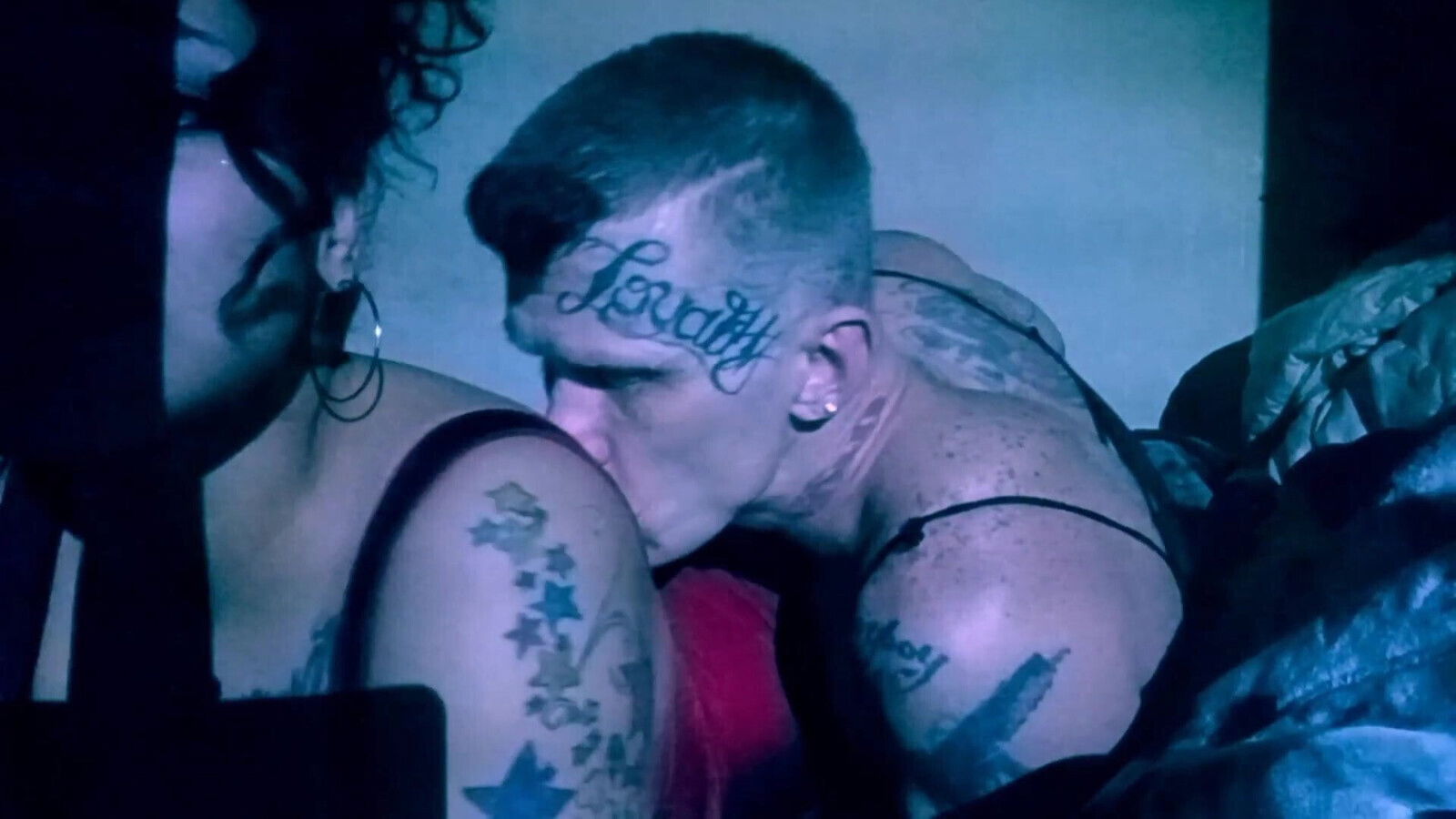 husband stretching little pussy