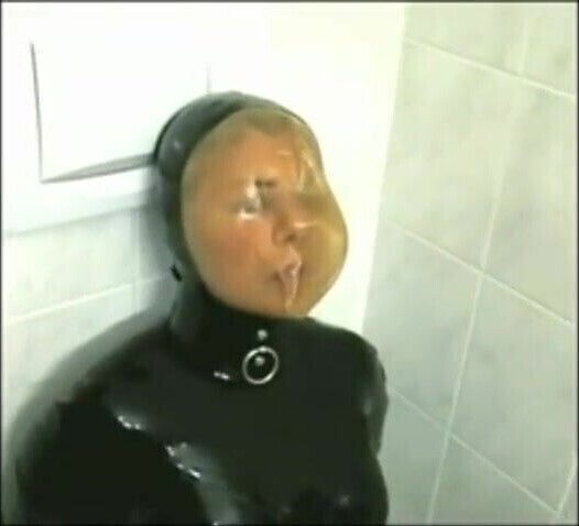 Latexmask Breathplay