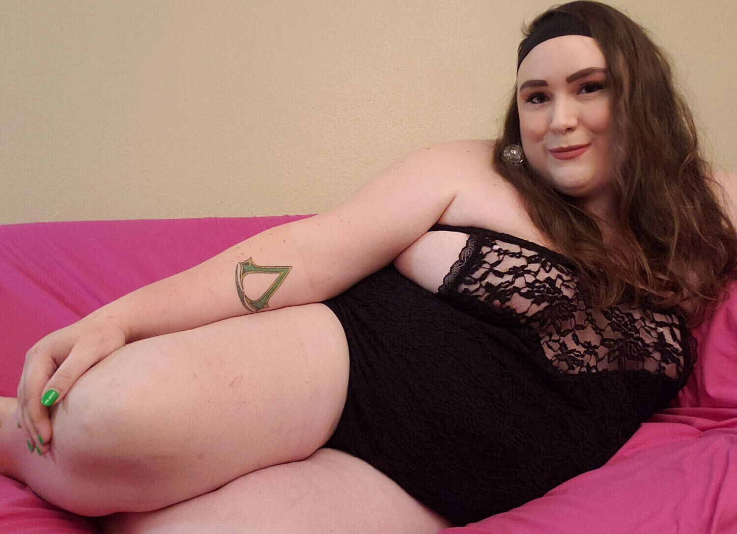 Chubby trans girl Meaghan Jaymes black lingerie