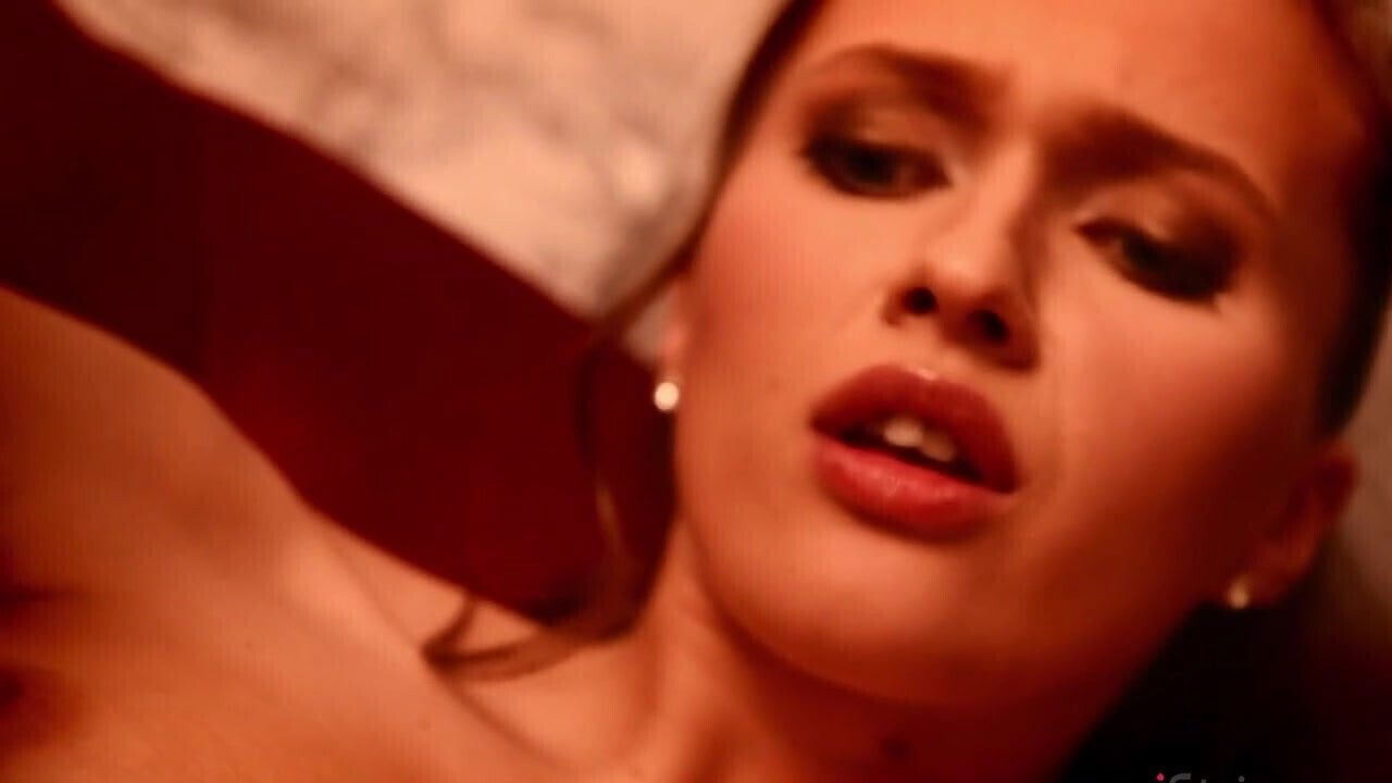 iStripper girl Stacy Cruz posing camera.