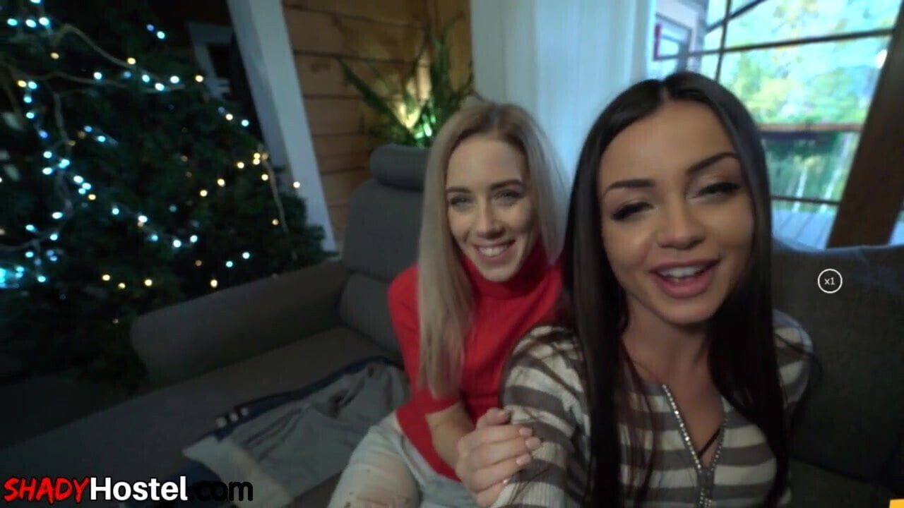 Euro hostel babes fucked kinky threeway