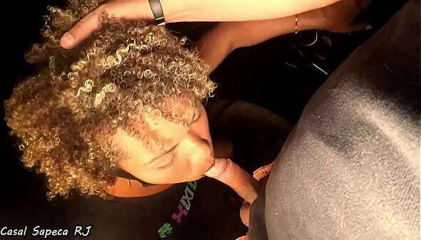 FILMEI MINHA ESPOSA FUDENDO V&Aacute_RIOS ESTRANHOS ESTACIONAMENTO NOITE