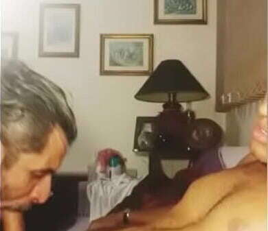 joelho mamando pirocona