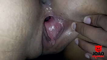 Comendo a amiga no banheiro e gozando na buceta ( Completo no Site e no RED )