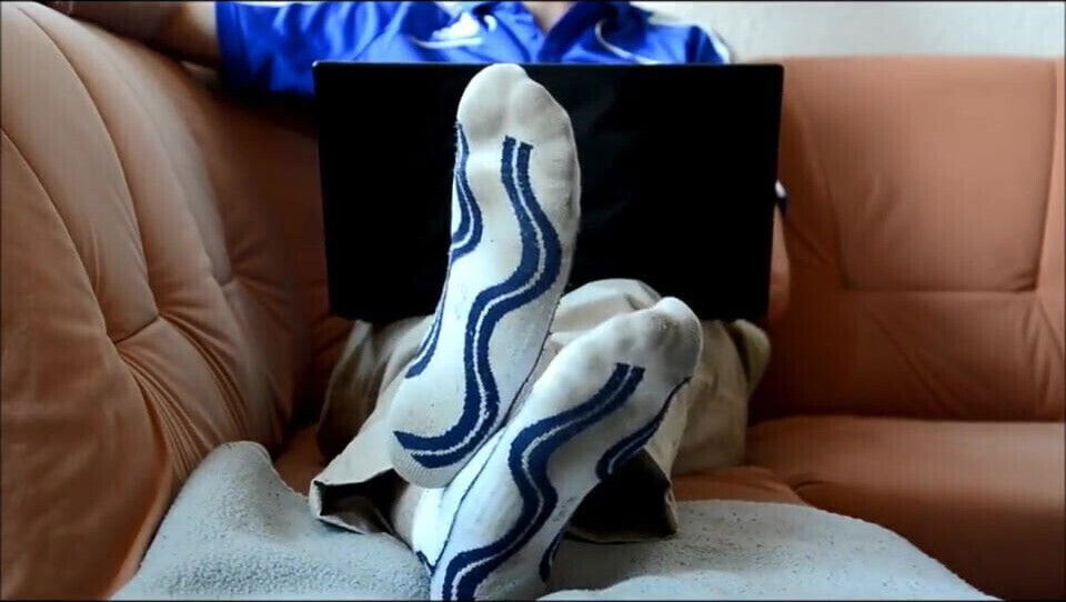 SWEATY SOCKS FEET YOUR FACE WHILE PORN HUNTING