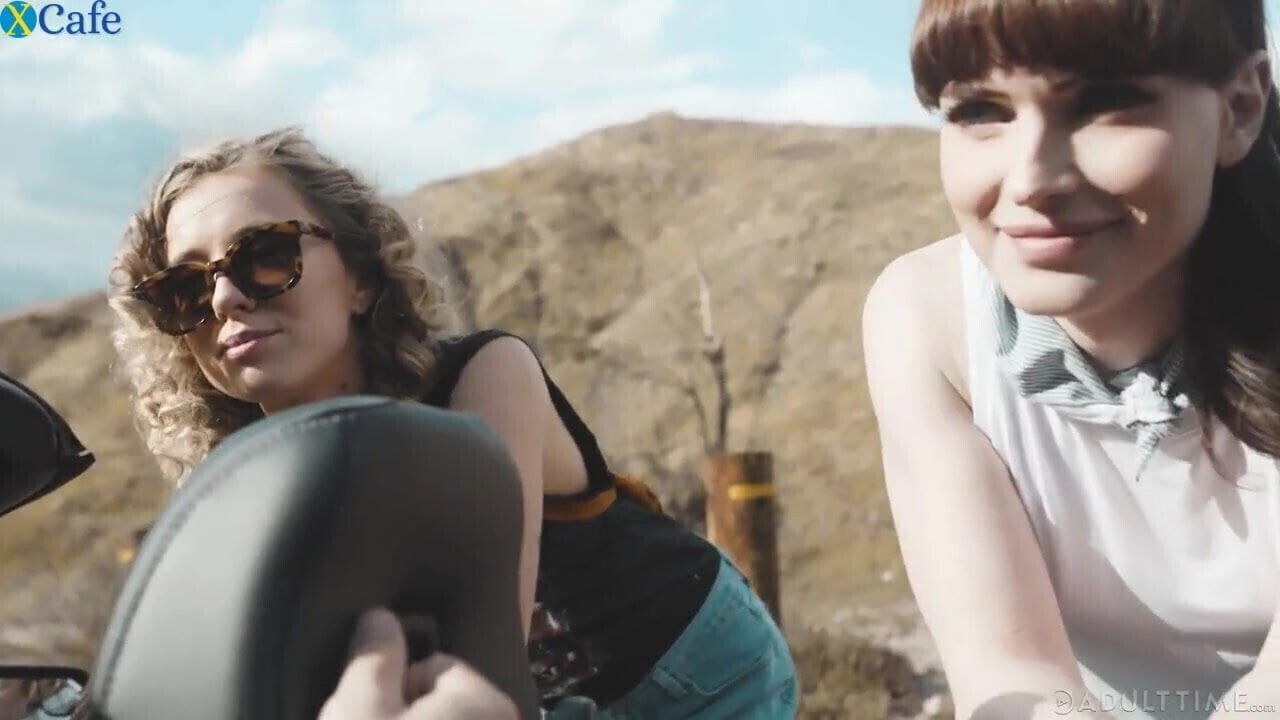 shemale fingerfuck pussy