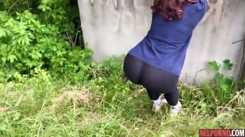 fucks girl outdoors
