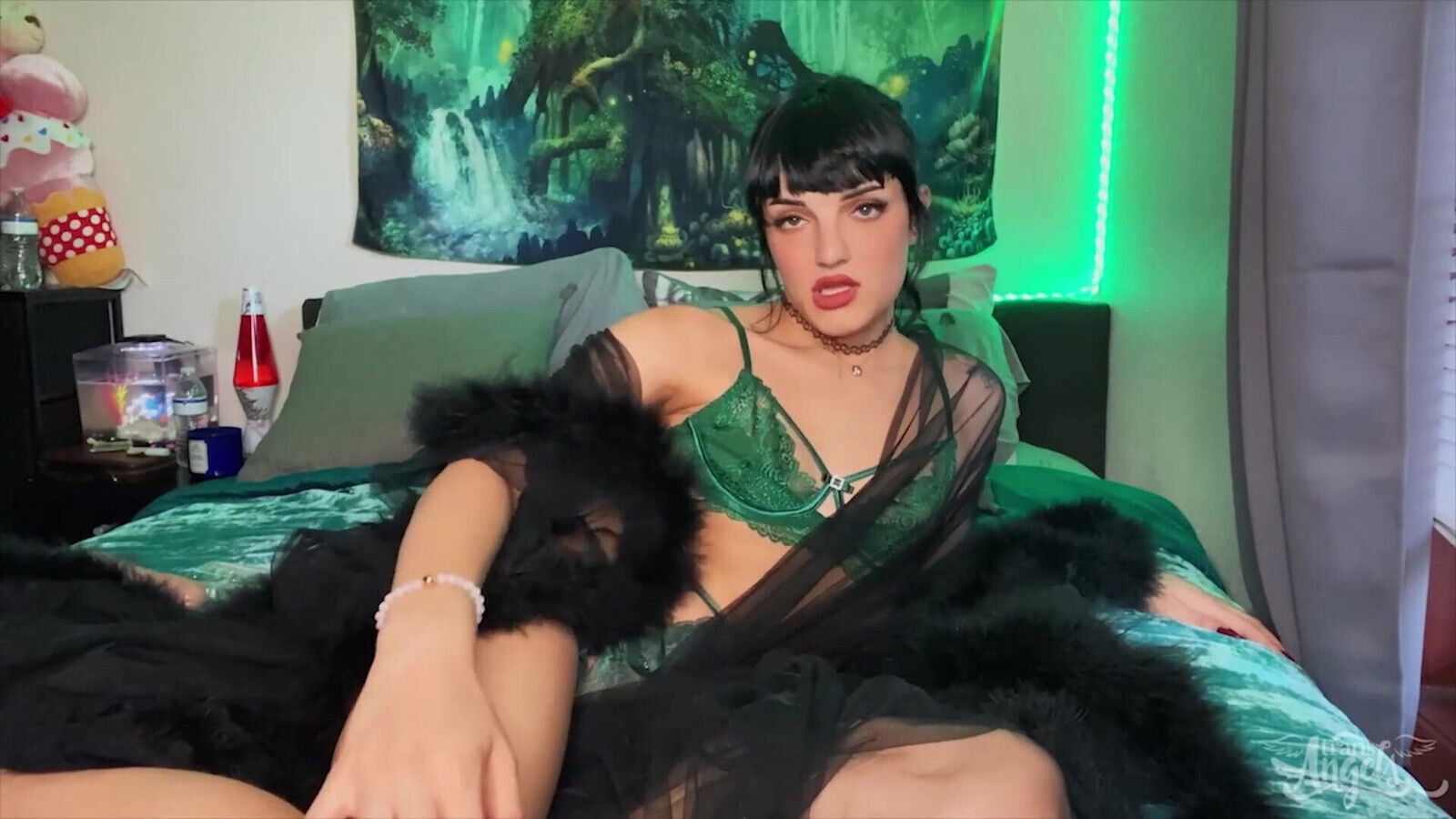 Queen Addie Grabs Dildo Pounds