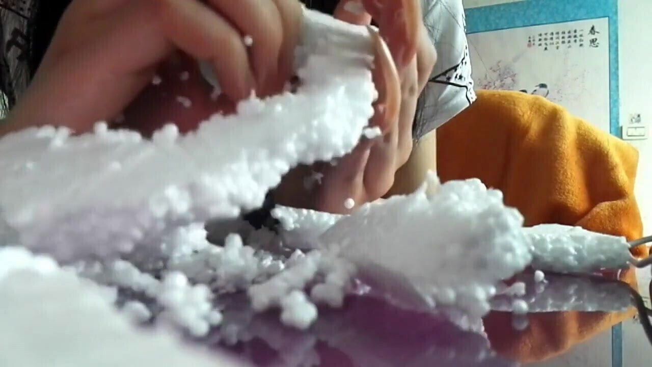 Snow devil longe nails scratching