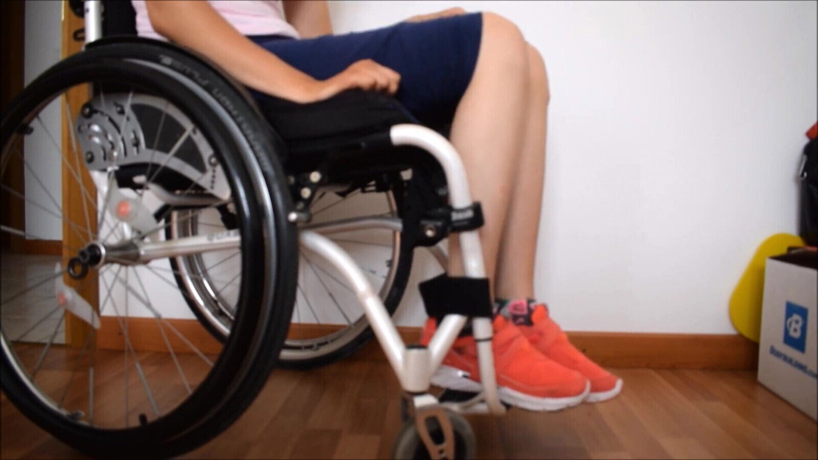 Tetraplegic girl gets spasm both legs while sitting