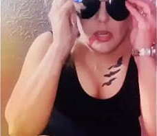 Capturing Lara Croft holding Executrixxx