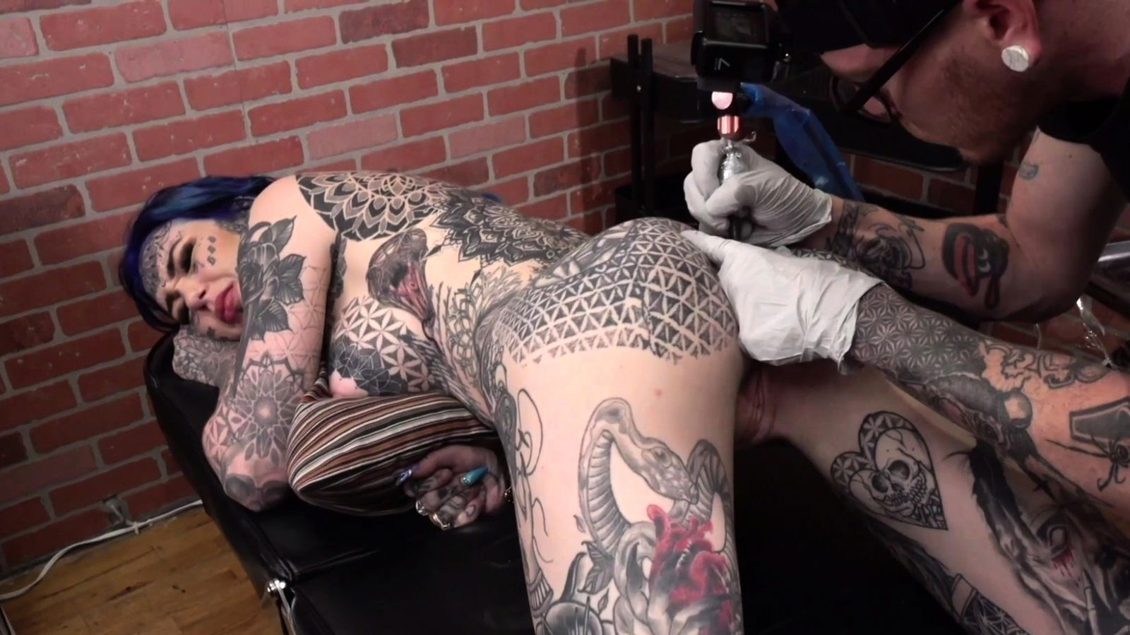 Amber Luke gets butthole tattoo good fucking