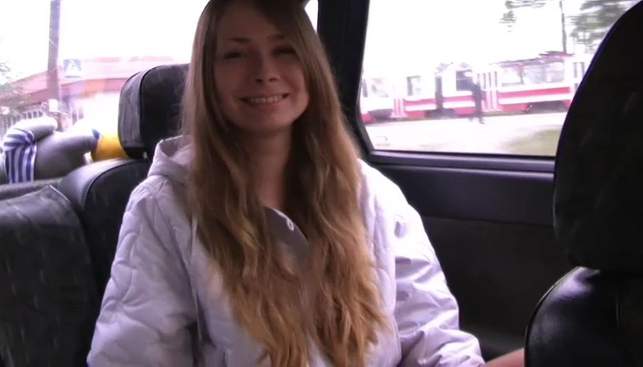Yulia Blondy in video of a minx giving a toothless blowjob in the car
