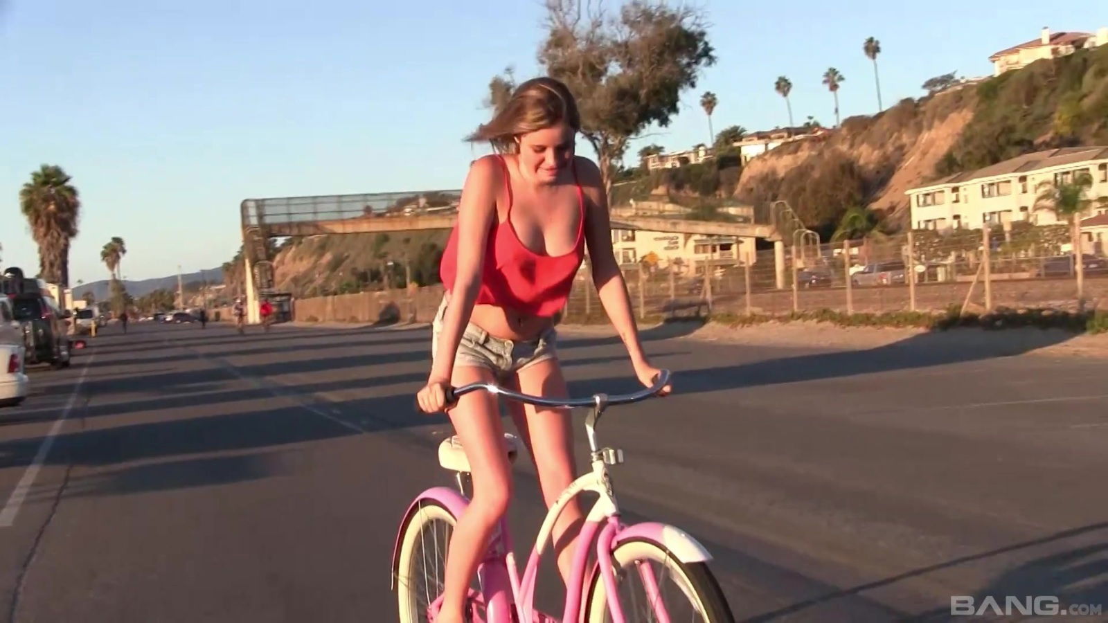 Natural boobs hottie Aspin Fields gets messy facial ending