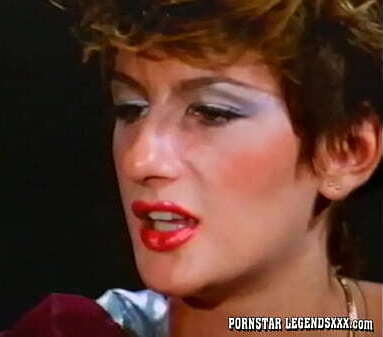 Blonde Sharon Mitchell gives blowjob mouth