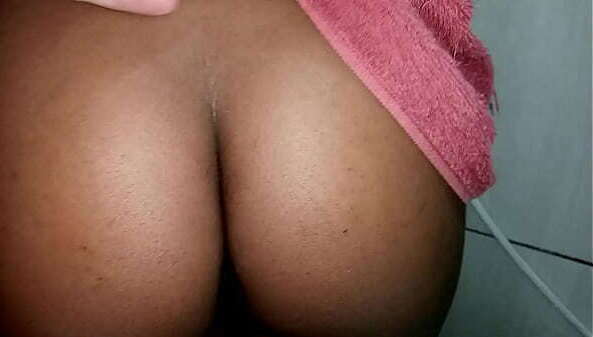 estava vijiano minha priminha banho aproveitei estava sozinha casa gostosa tinha saido