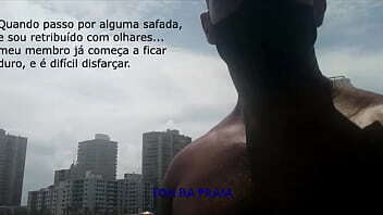 Ton em sua caminhada matinal... na praia