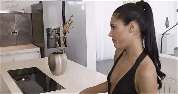 PORNO NARCOS joven morena Apolonia Lapiedra follando HARD parodia espa&ntilde_ol. PORNBCN FULL VIDEO --&gt_