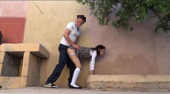 Estudiantes turno ma&ntilde_ana grupo escapan escuela para follar