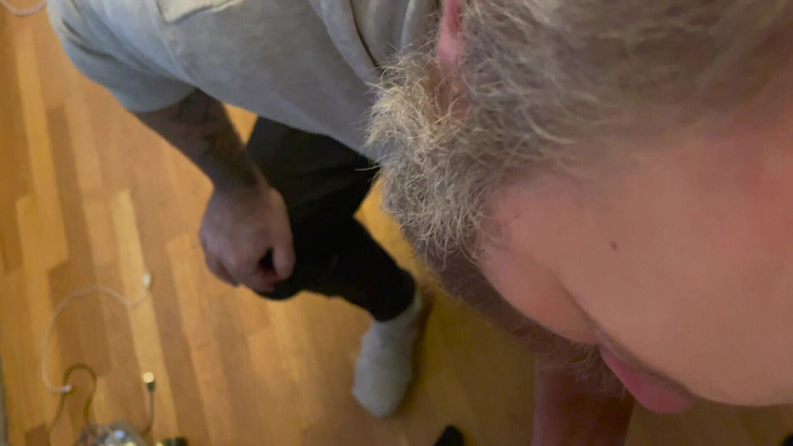 Grindr dates (not) feed bear