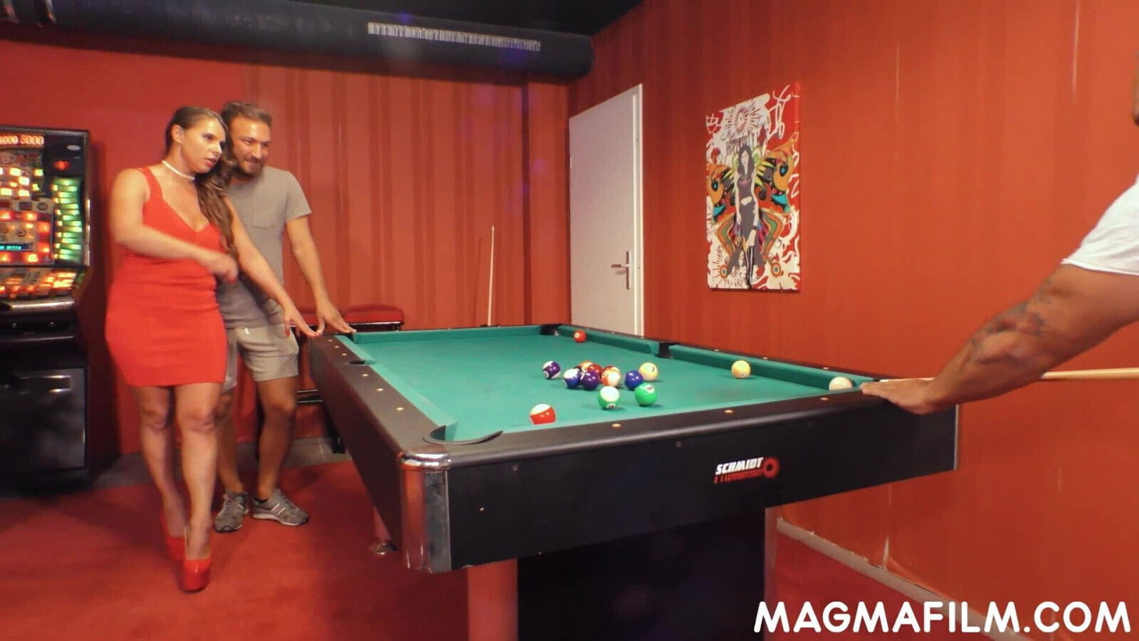 Sexy gets facial cumshot from large cocks