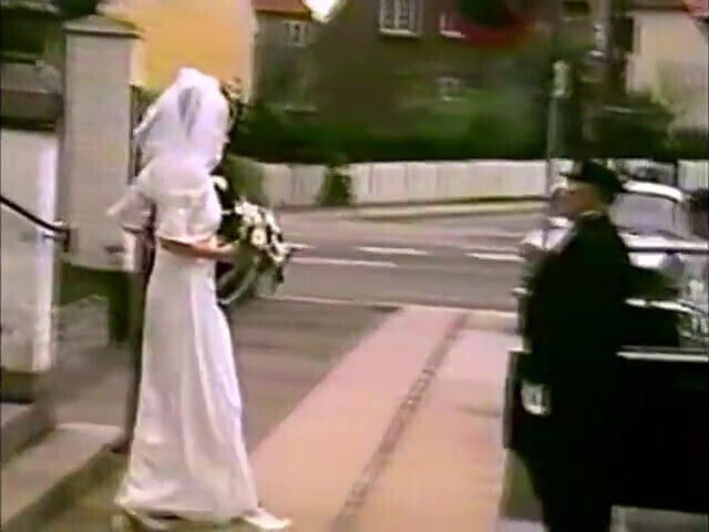 Retro Rodox short: Bride comforters